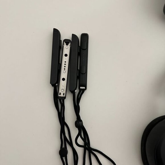 Nintendo Switch 32GB Black Console w/ 2 sets of Joy Cons | Pro Controller + more - Picture 4 of 8